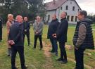 Spotkanie w sołtysówce było także okazją do zaprezentowania nowo zakupionego garażu dla przecieszyńskiej OSP. Gmina Brzeszcze pozyskała środki z Województwa Małopolskiego w ramach Programu Małopolskie OSP 2025 