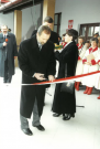 Przecięcie wstęgi przez Józefa Stolarczyka Przewodniczącego Rady Miejskiej kadencji 1998-2002
